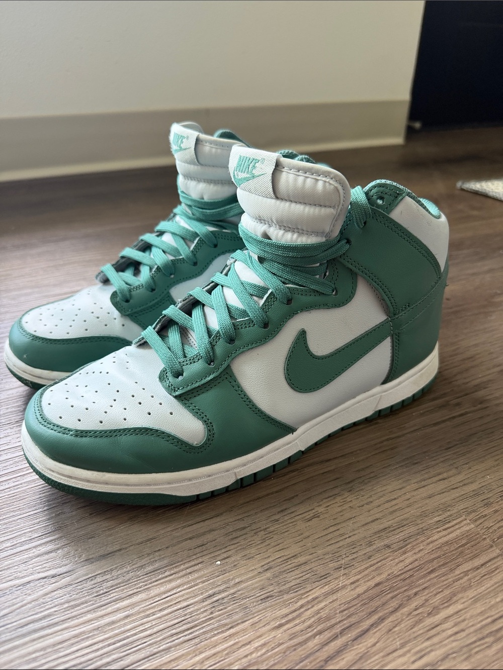 Nike Womens Dunk High "Bicoastal" Size 10 | Green | Lightly Worn